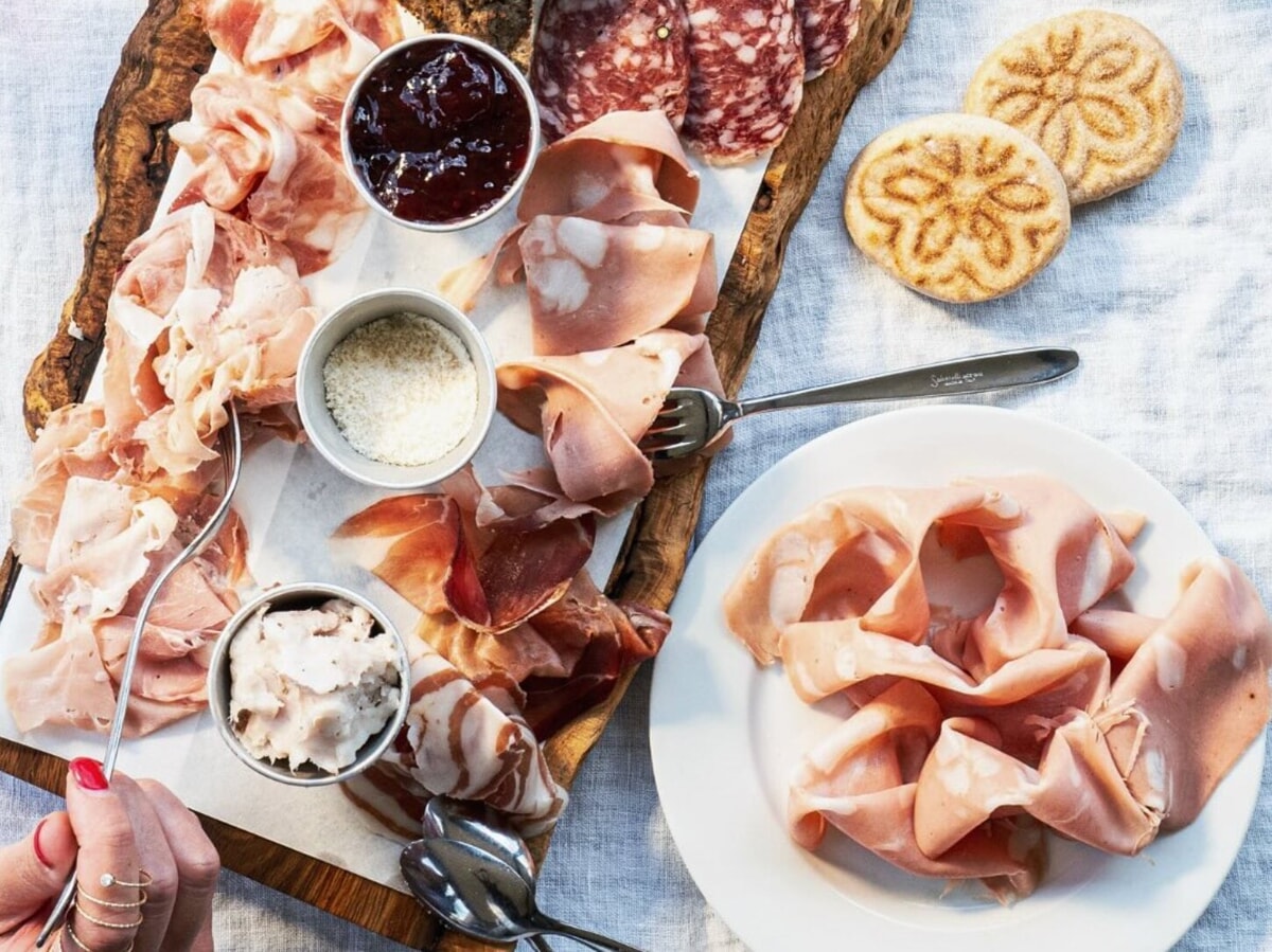 Bologna, l’ex Pappagallo rinasce: apre il ristorante con macelleria della famiglia Zivieri