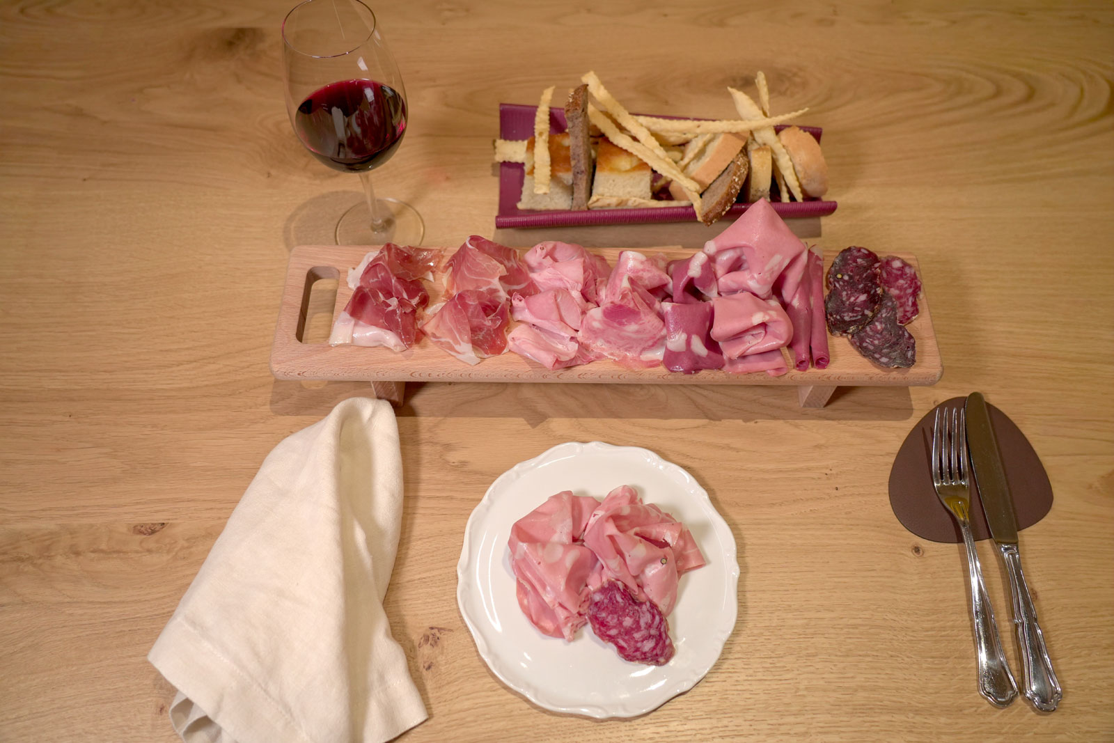 Degustazione di mortadella artigianale / Prosciutto Crudo di Mora Romagnola stagionato 48 mesi / salame montanaro accompagnata da crescentine fritte