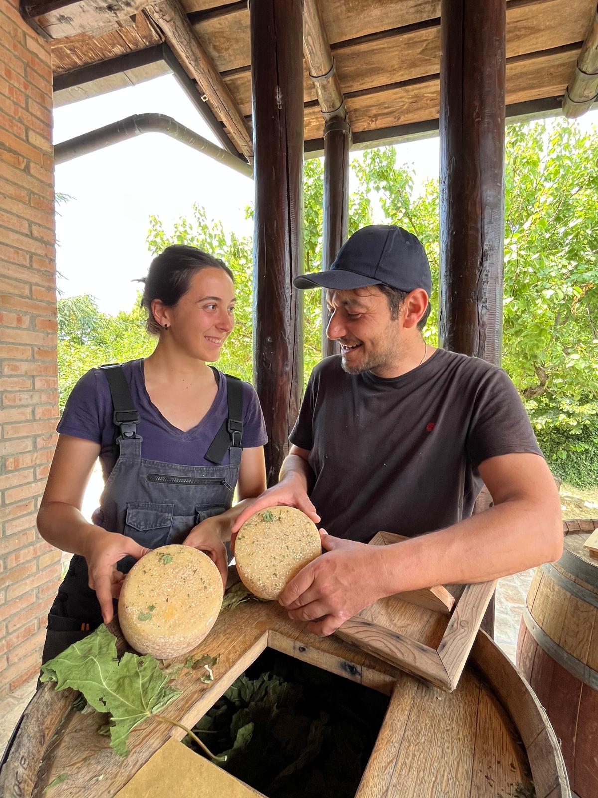 Formaggi artigianali del caseificio Fattoria Zivieri: ricotte, robiola, squacquerone, caciotte e stagionati dal latte dei nostri animali